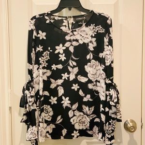 🌵Liz Claiborne Long Sleeve tie Black/white Floral